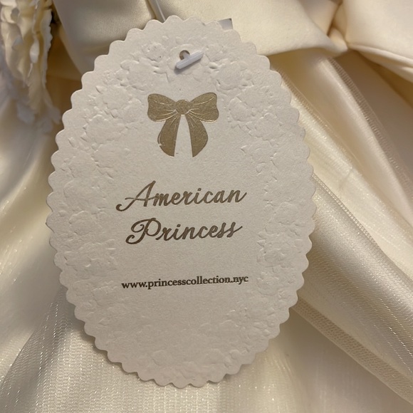 GORGEOUS GORGEOUS GORGEOUS!! Cream and gold princess dress. Girlβs size 5. NWT. - Picture 10 of 10